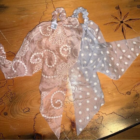 NWT Urban Outfitters Hair Tie Bundle - Picture 1 of 4